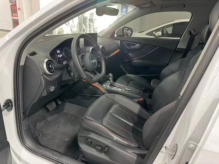 Audi Q2L