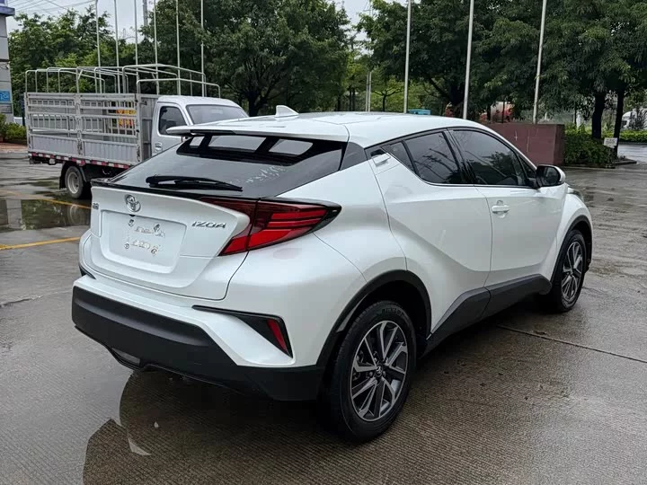Toyota Yize IZOA