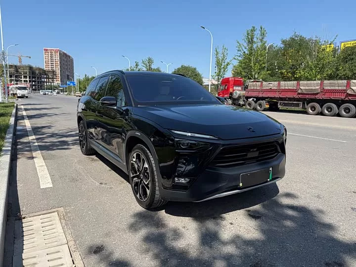 NIO ES8