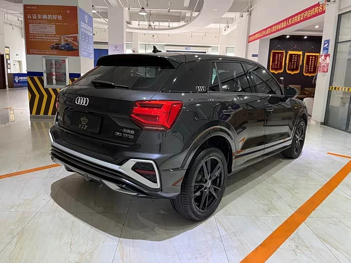 Audi Q2L