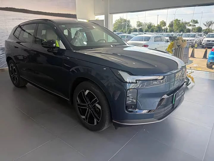 Volvo XC70 plug-in hybrid