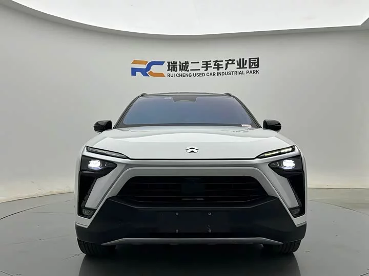NIO ES8