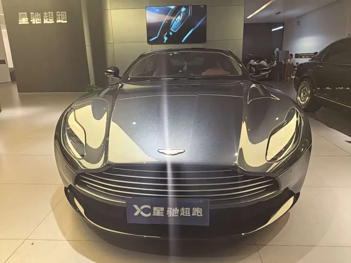 Aston Martin DB11