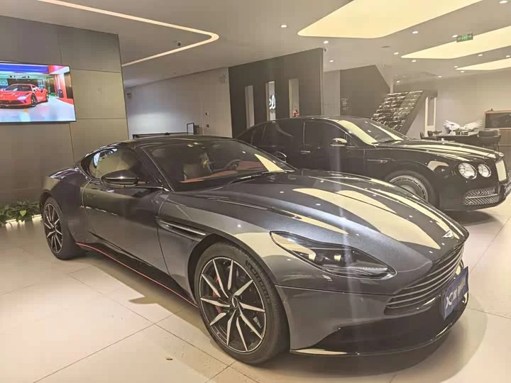 Aston Martin DB11