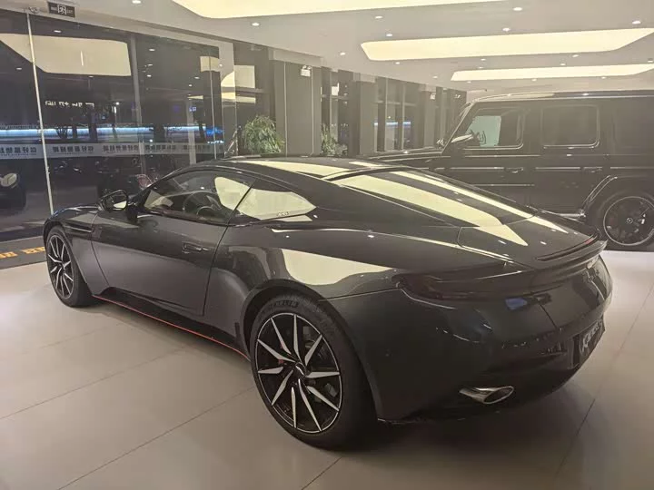 Aston Martin DB11