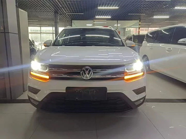 Volkswagen Tharu