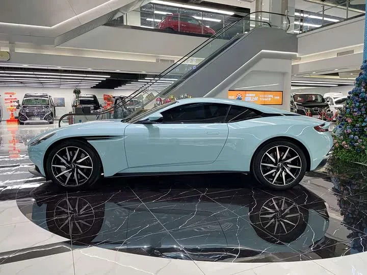 Aston Martin DB11