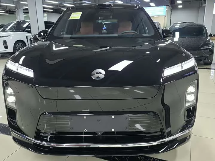NIO ES8