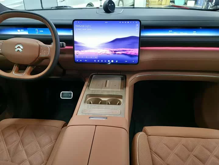 NIO ES8