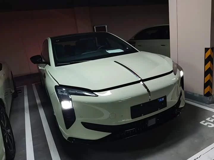 Hongqi EH7