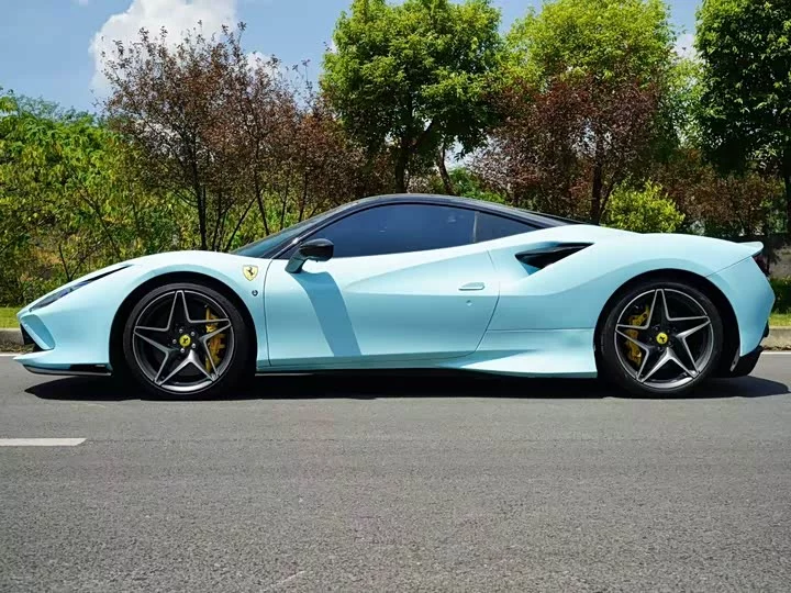 ferrari F8
