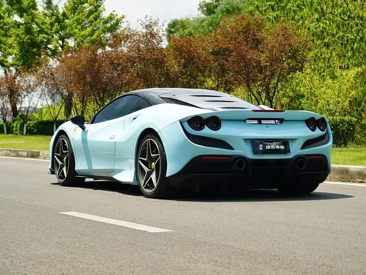 ferrari F8