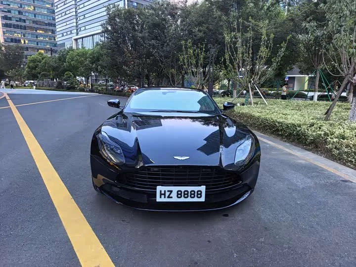 Aston Martin DB11