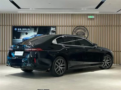 BMW i5