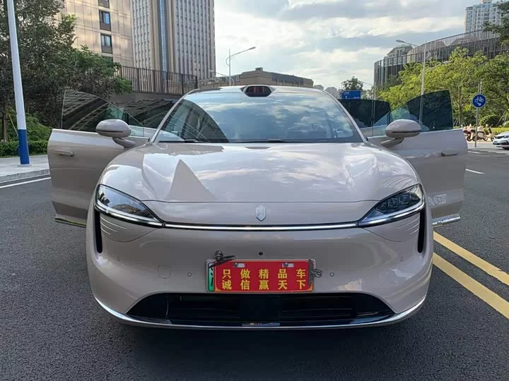 Luxeed R7