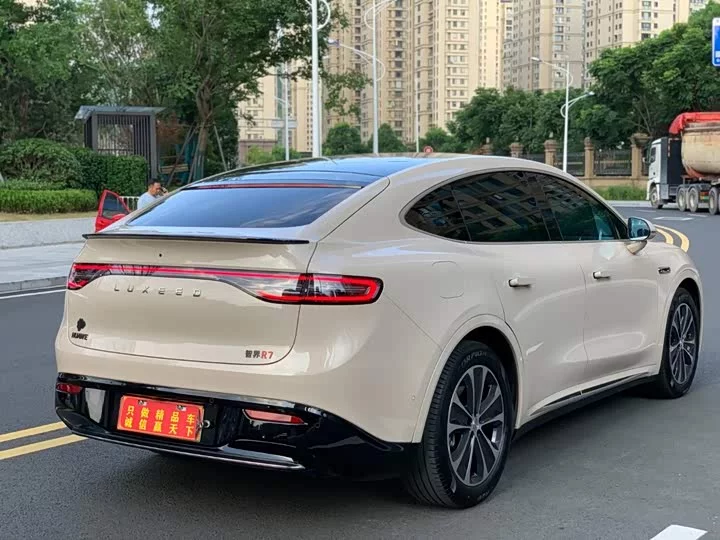 Luxeed R7