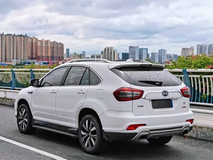 BYD S7