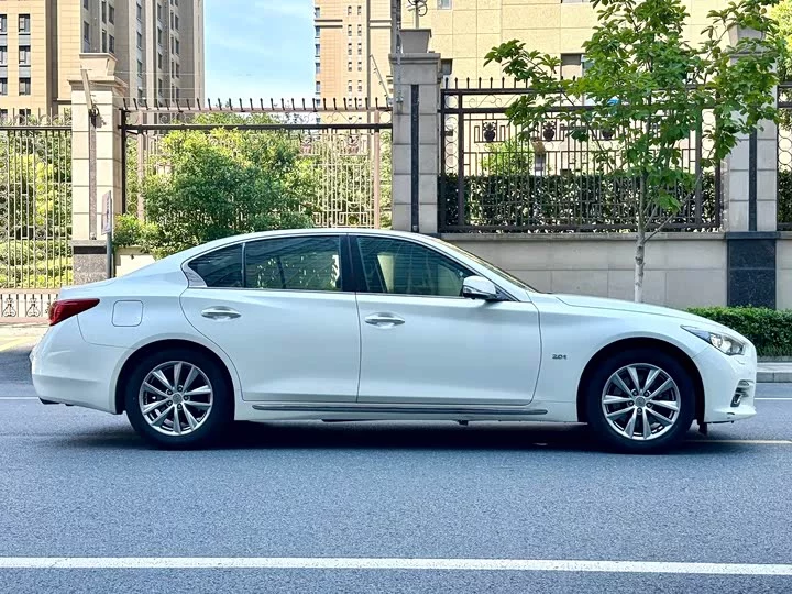 Infiniti Q50L