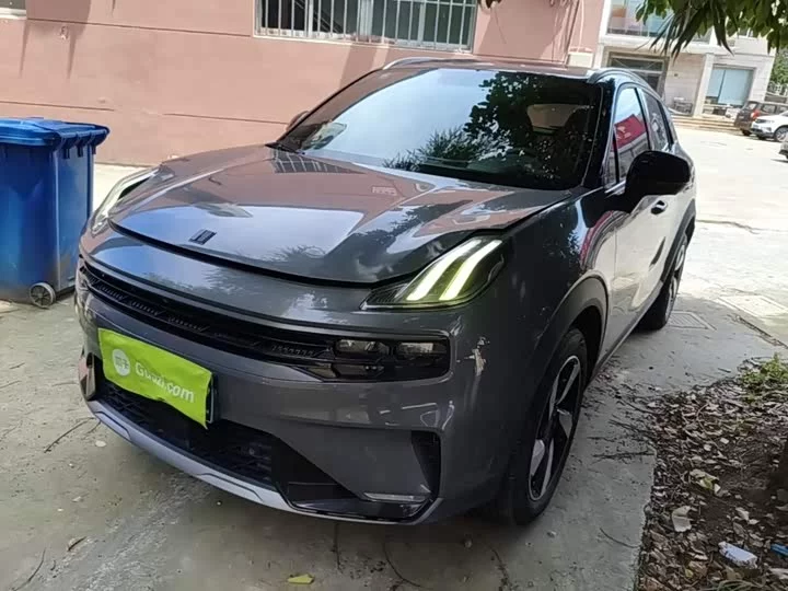 Lynk & Co 06