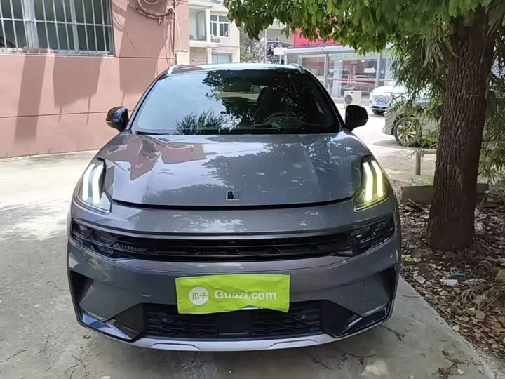 Lynk & Co 06