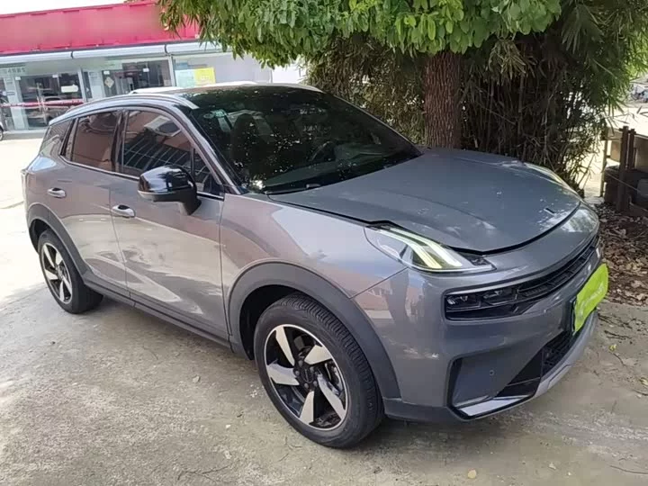 Lynk & Co 06
