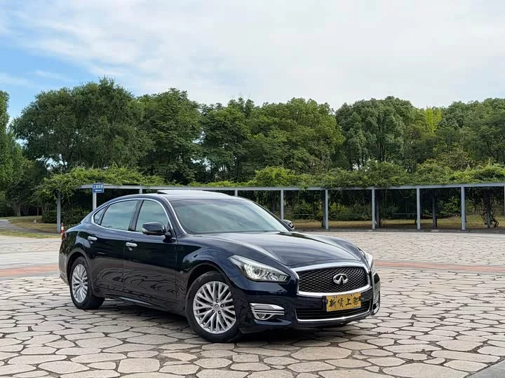 Infiniti Q70
