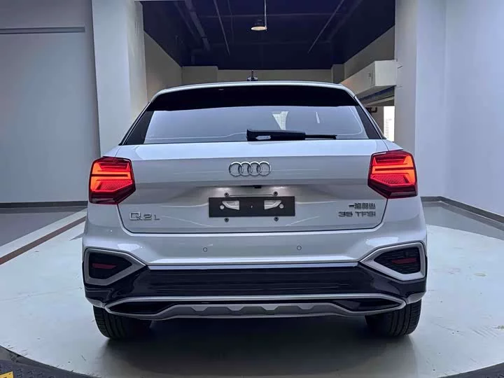 Audi Q2L