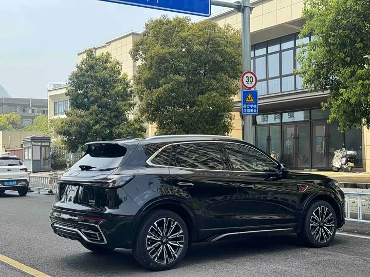 Hongqi HS5