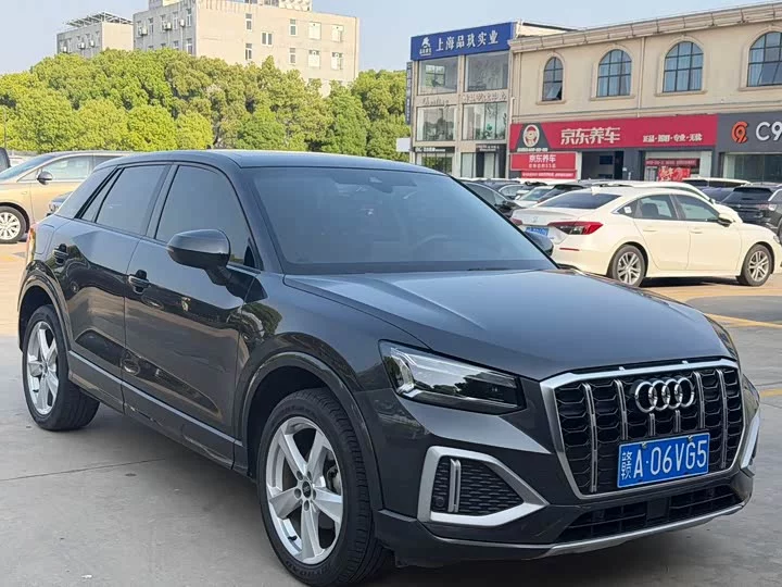 Audi Q2L