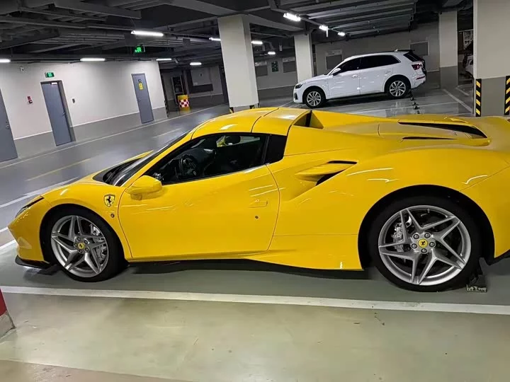 ferrari F8