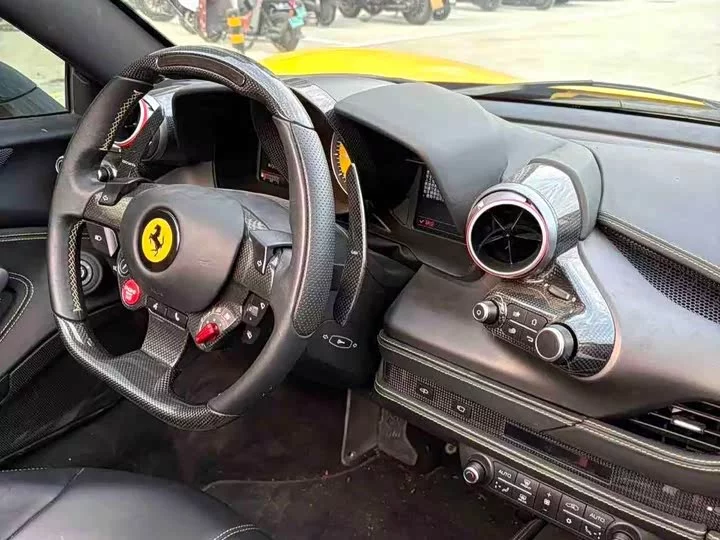 ferrari F8