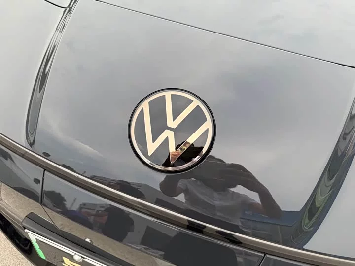 Volkswagen With the crowd06