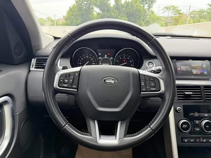 Land Rover Discover the magic