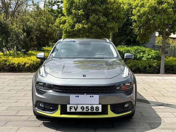 Lynk & Co 02