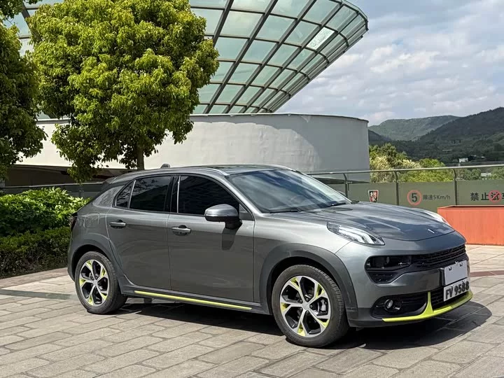 Lynk & Co 02