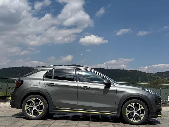 Lynk & Co 02