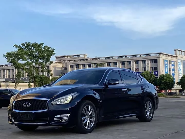 Infiniti Q70