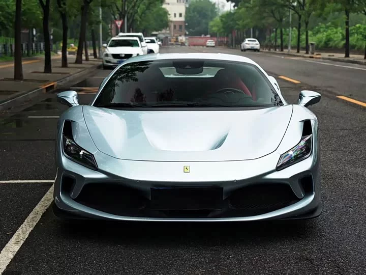 ferrari F8