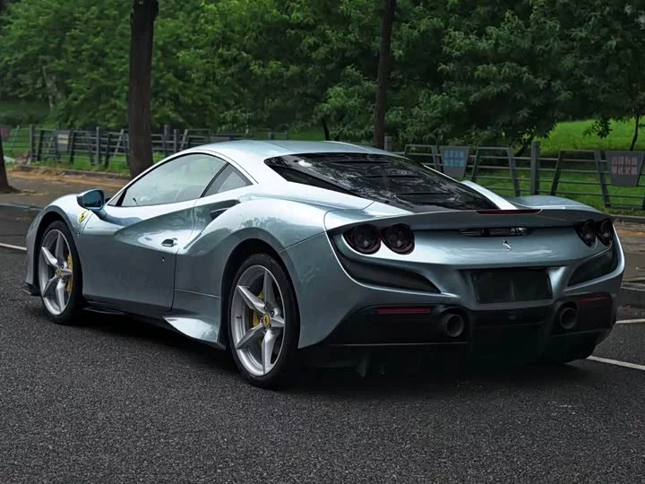 ferrari F8