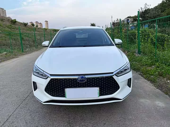 BYD e2