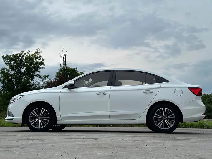 Roewe i5