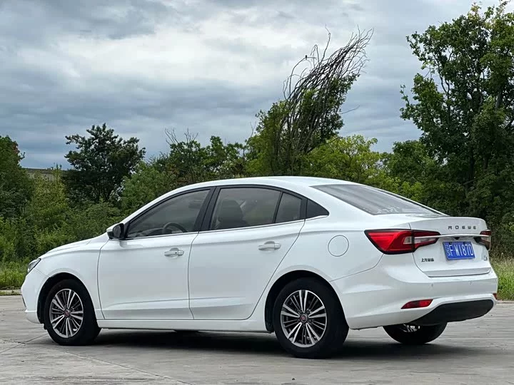 Roewe i5