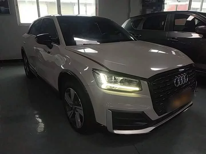 Audi Q2L
