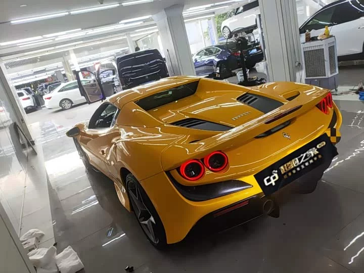 ferrari F8
