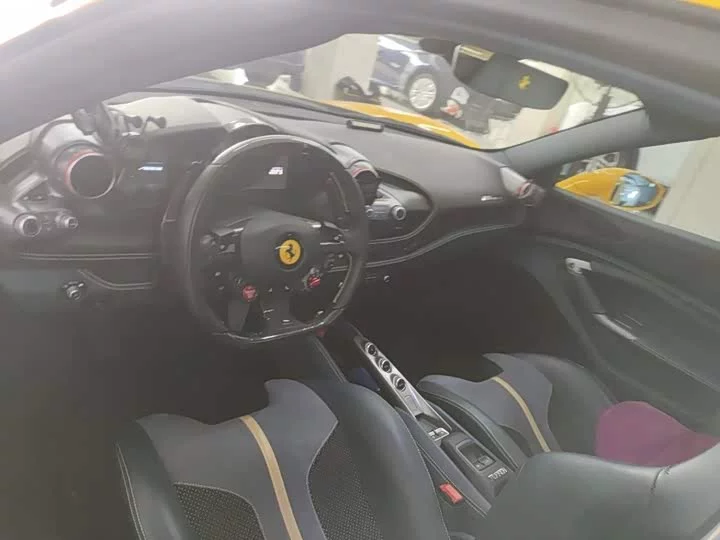 ferrari F8