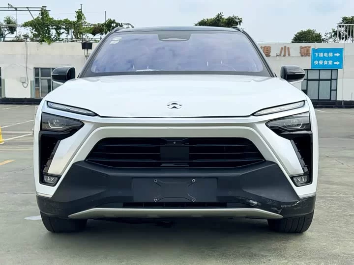 NIO ES8
