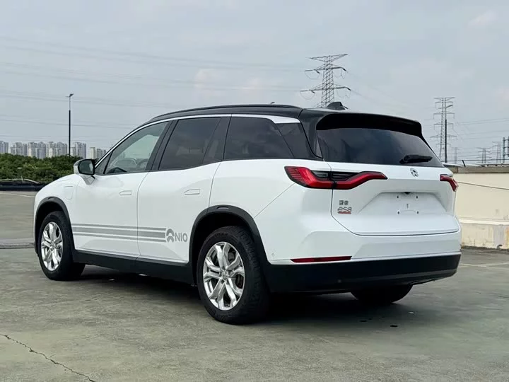 NIO ES8