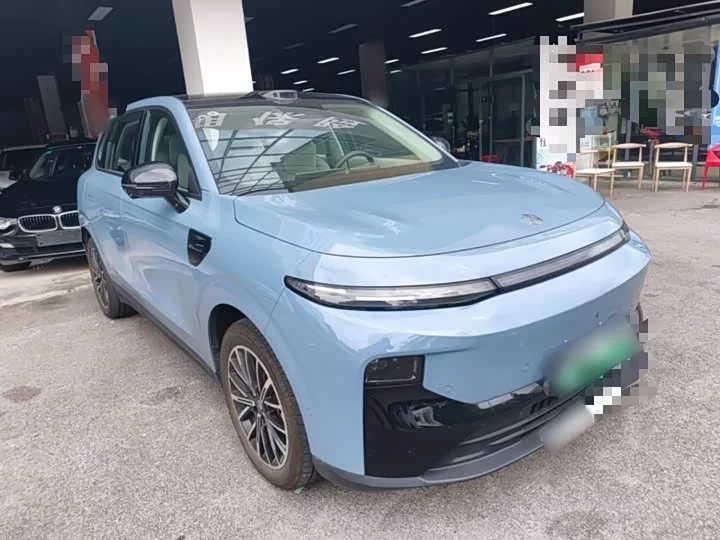 Leapmotor B10