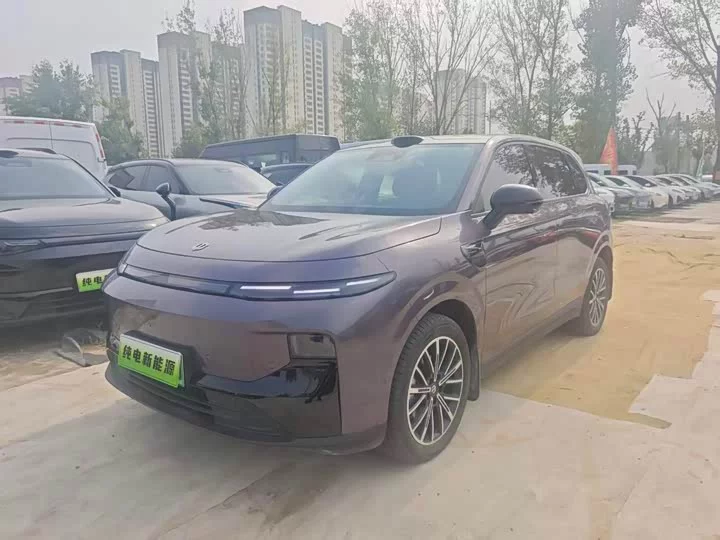 Leapmotor B10