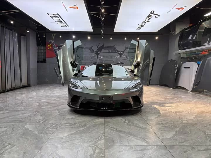 McLaren GT